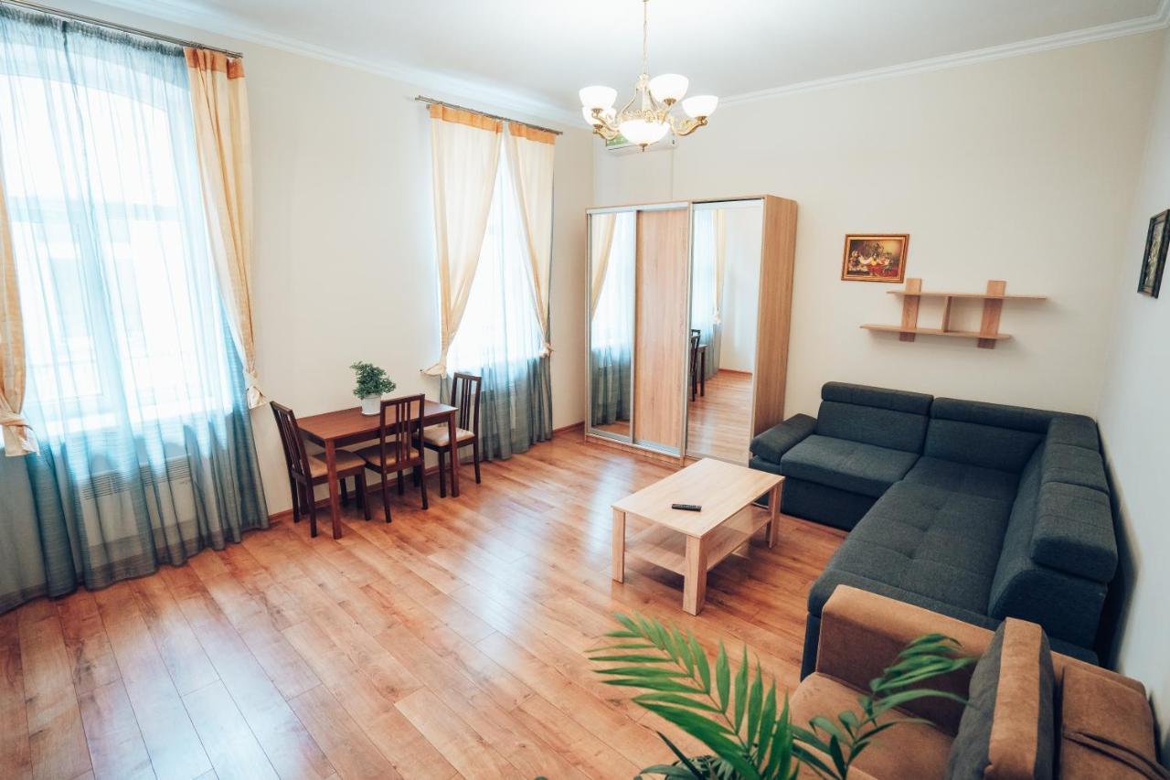 Wonderful Flat On City Center Uzhhorod Exterior foto